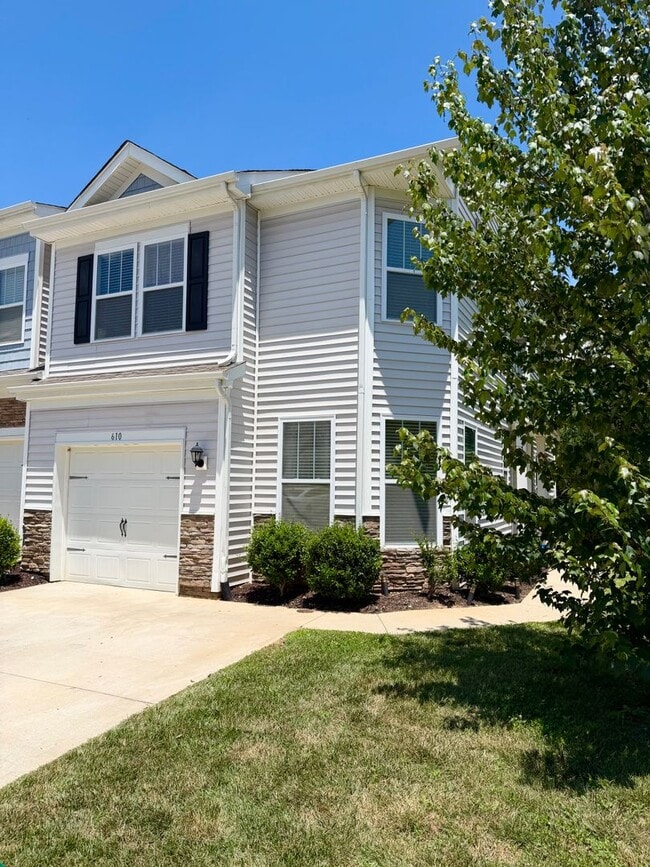 Photo - Spacious 3 Bedroom/ 2 Bath townhouse for rent in Fountain Park, convenient Asheville location