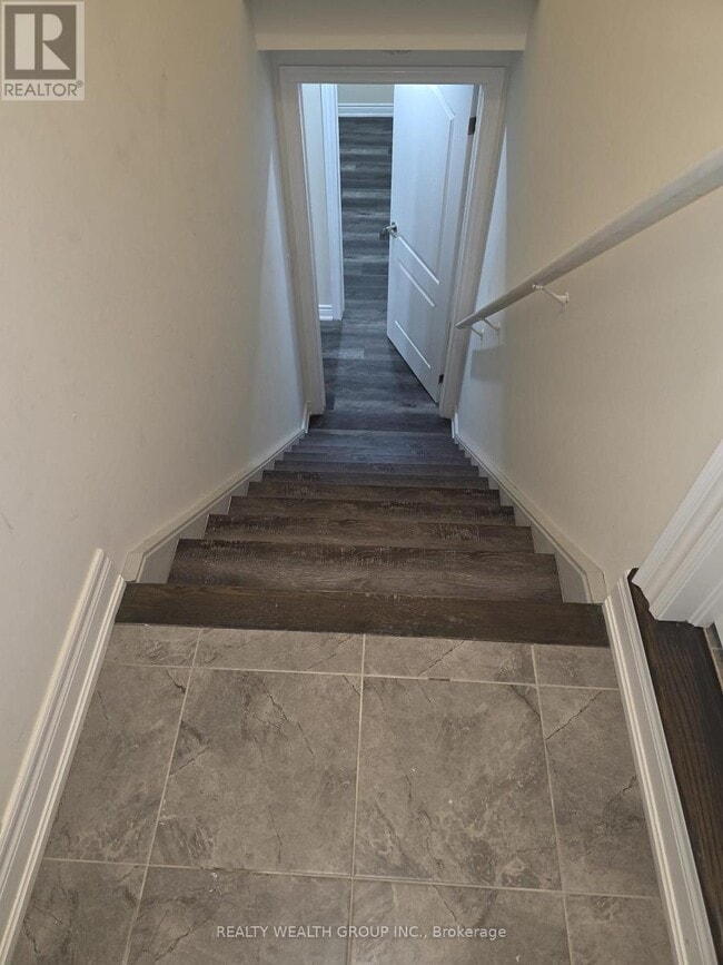 Photo - 7 Sinatra St