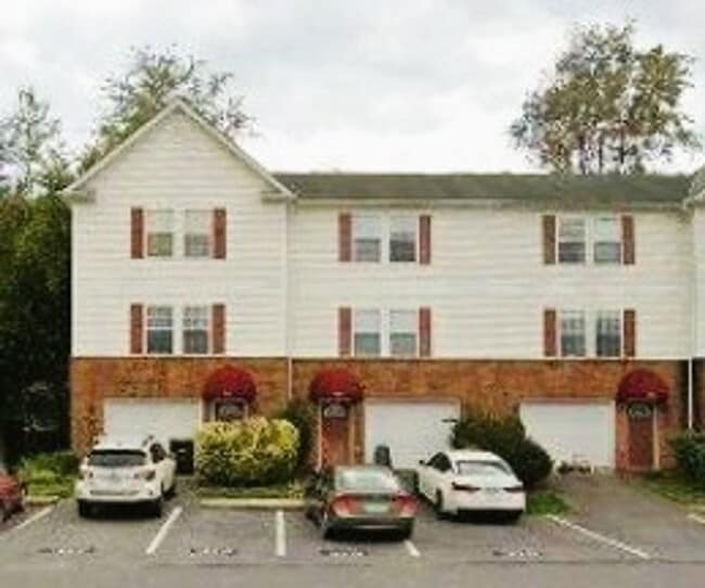 Building Photo - 315 Emerson Ln