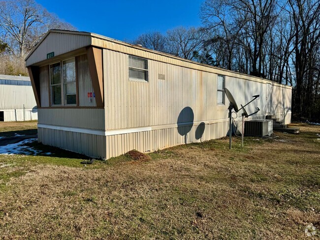 Building Photo - Great Location in Muscle Shoals! Rental