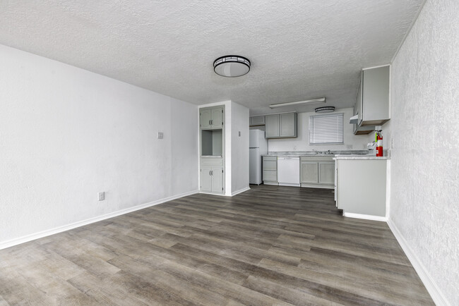 Photo - Earl’s Point Condominiums