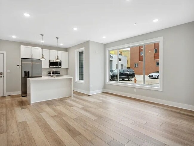 Building Photo - 2120 Berges St Unit 1