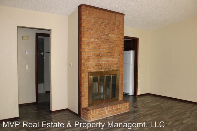 2 br, 1.5 bath House - 103 N Oaks Ave