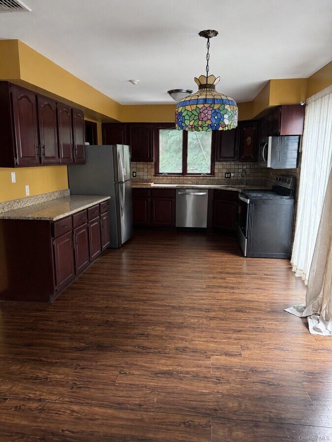 Photo - 749 Mount Sinai-Coram Rd