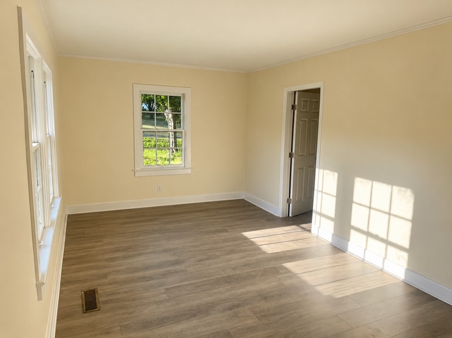 1105 Pineview Rd