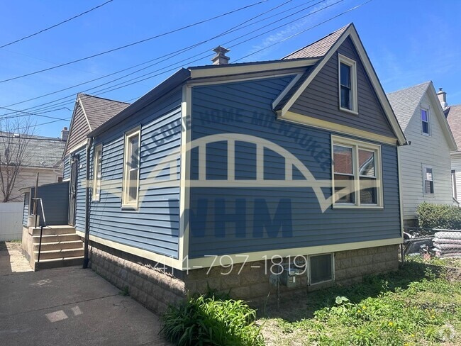 Building Photo - 3045 N Booth St Unit Back Cottage Rental