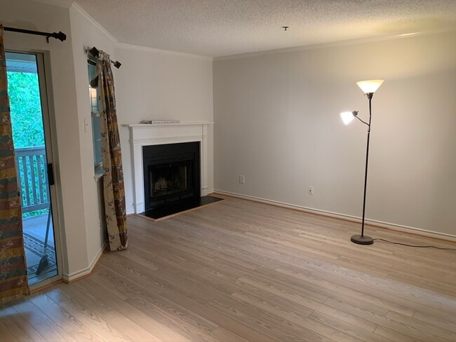 Building Photo - 1504 Lincoln Way Unit 412