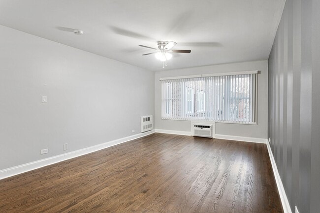 7639 N Eastlake Ter Unit 2