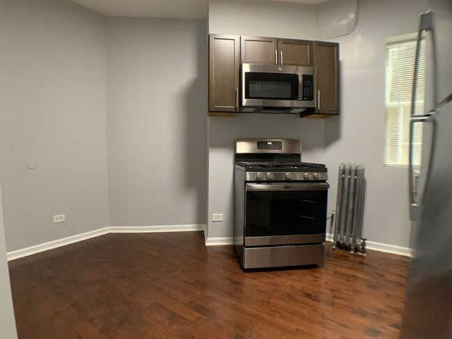 Photo - Updated Studio in Prime Logan Square Location Unidad #7-B