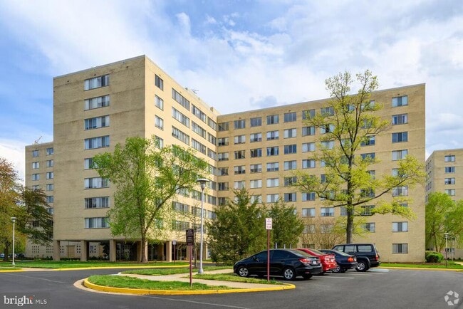 Building Photo - 6641 Wakefield Dr Unit 204