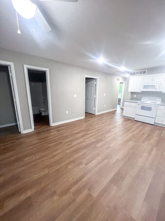 Photo - 320 W South St