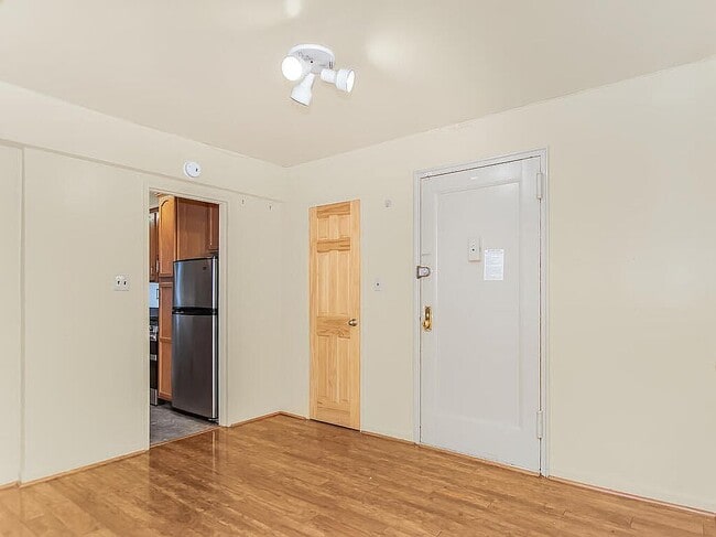 Building Photo - 1425 Thieriot Ave