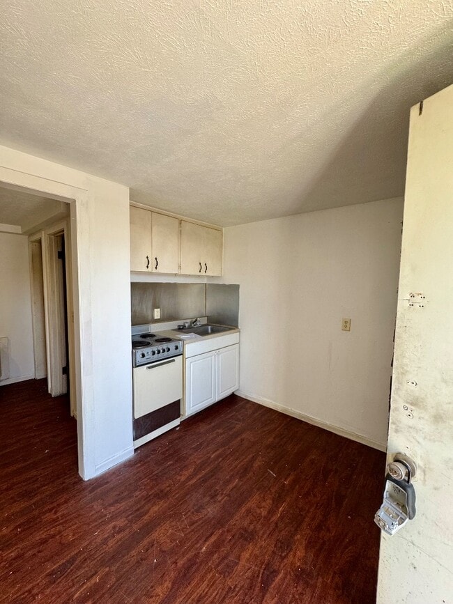 Photo - 604 N Main St
