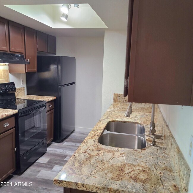 Photo - 4211 E Palm Ln Unit 208