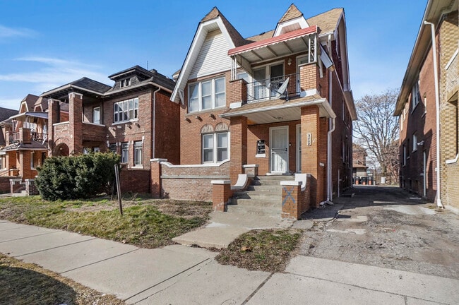 Building Photo - 3800 Tyler St Unit 2W