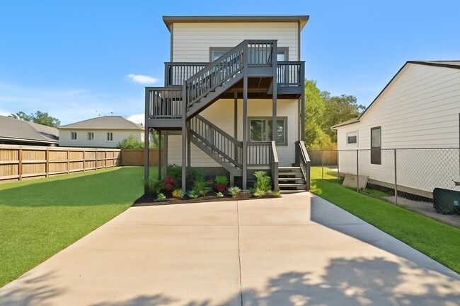 Building Photo - 8206 Tower St