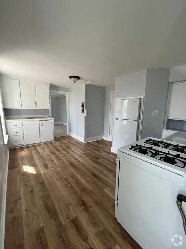 Building Photo - 410 S Excelsior Ave Unit 410 1/2 S Excelsior BSMT Rental