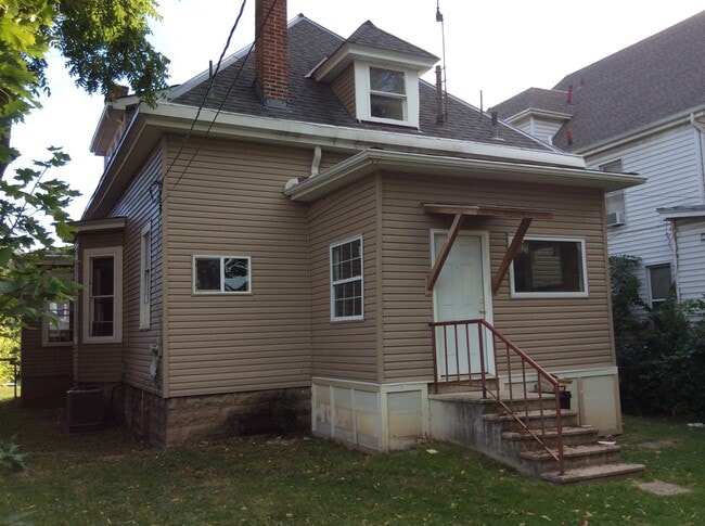 Photo - Large 7 bedroom, 2 bath home.
