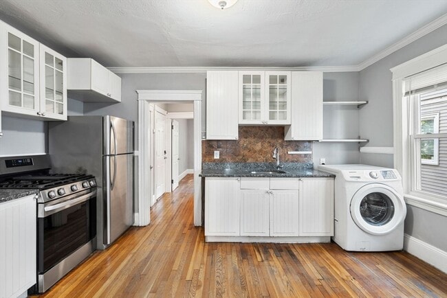 Building Photo - 193 Florence St Unit 1R
