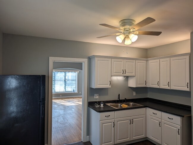 Renovated 3BR/1.5BA | 1,200 Sq Ft | Pet Fr... - Renovated 3BR/1.5BA | 1,200 Sq Ft | Pet Fr... Condo Unit 1