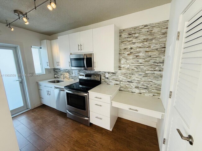 Photo - 1650 N Riverside Dr Unidad 1