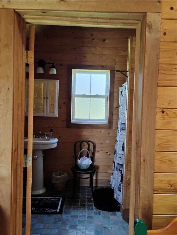 Photo - 663 Wheat Hill Rd