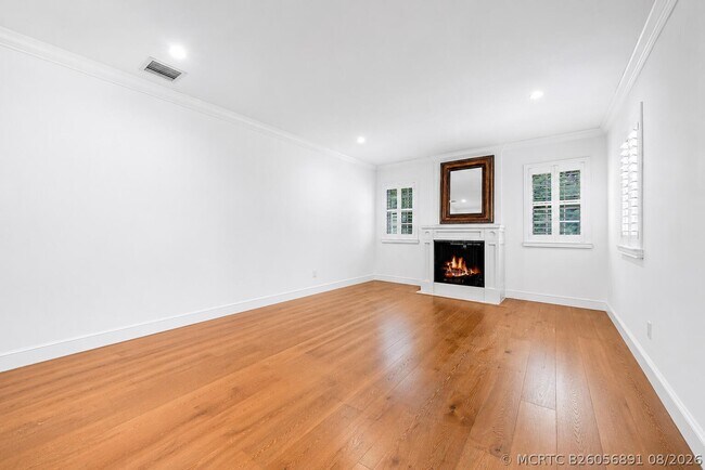 Photo - 232 Essex Ln