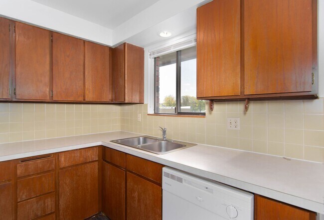 Photo - Cleveland Avenue Unit 2220 West Cleveland Avenue
