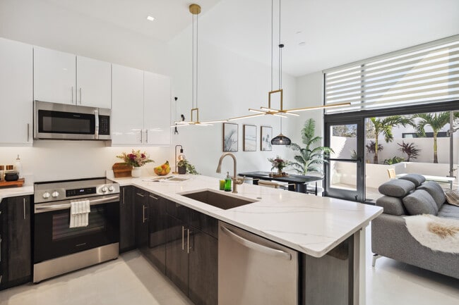 Photo - 1558 4th St Unidad 208