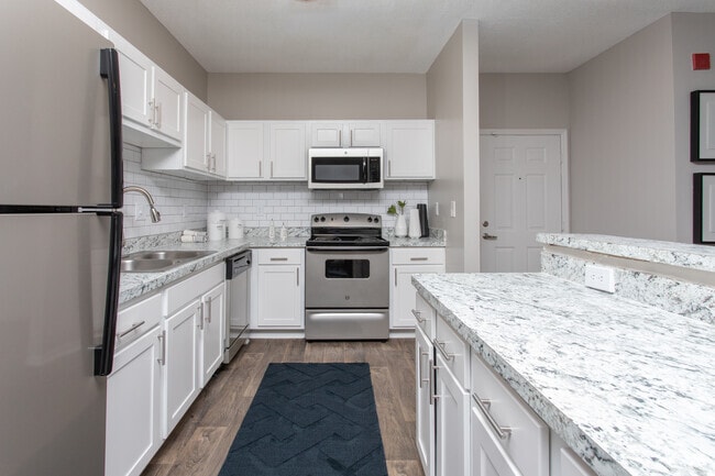 2BR, 2BA - 1114SF