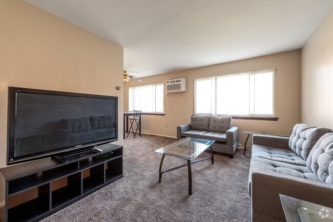 1BR, 1BA - 585SF