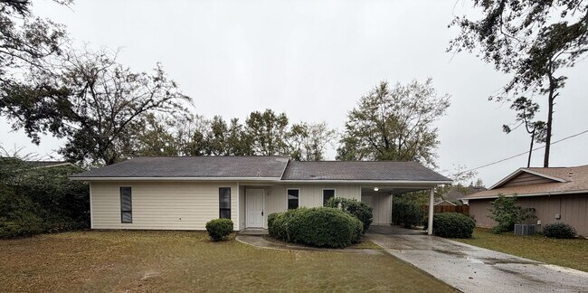 Building Photo - 3 Bedroom 2 Bath home in Valdosta