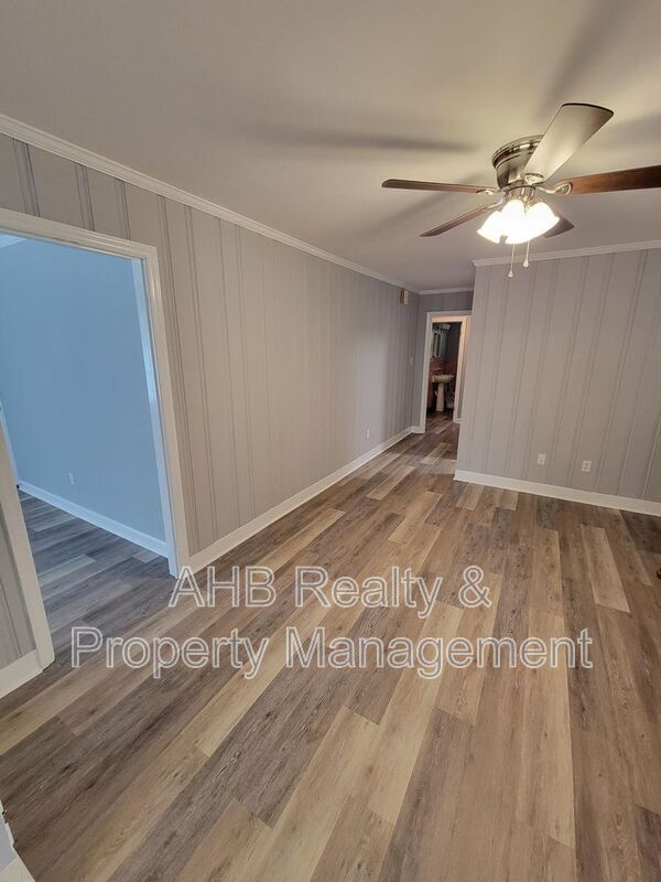 Photo - 801 Sycamore Rd