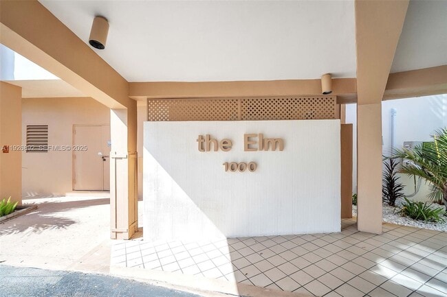 Building Photo - 1000 St Charles Pl Unit 512