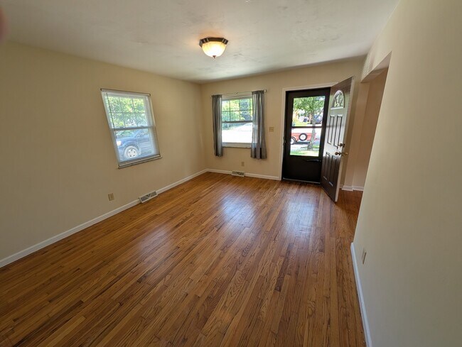 Photo - 885 E N Broadway St