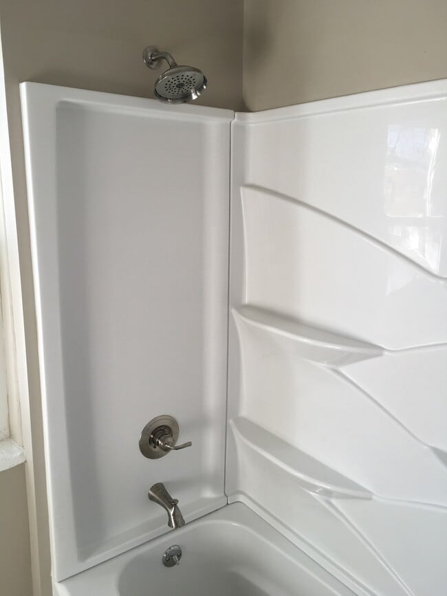 Photo - 4bdrm 1ba House for Rent $975 Central Heat & Air