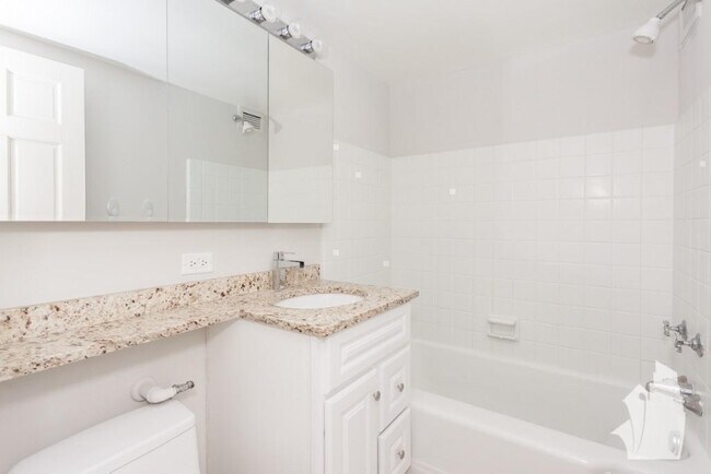 Photo - 445 W Wellington Ave Unidad 01G