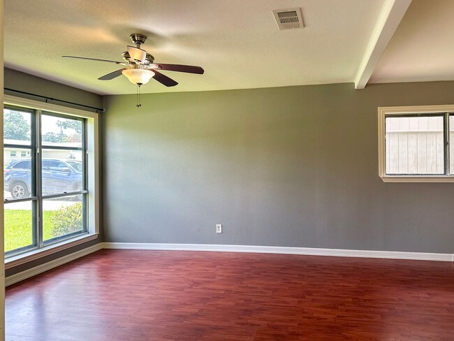 Photo - 3 Bedroom / 2 Bath / 2 Car Garage w/ a POOL!
