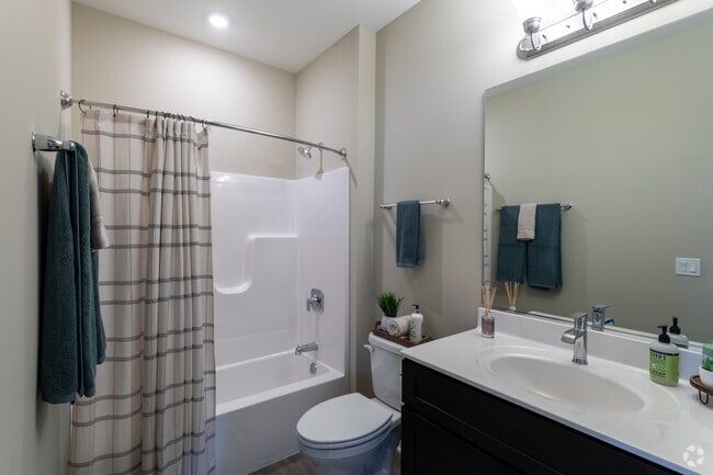 2Br, 2Ba - 1,138SF