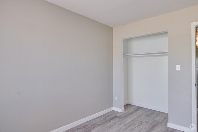 2BR, 2BA - 850SF