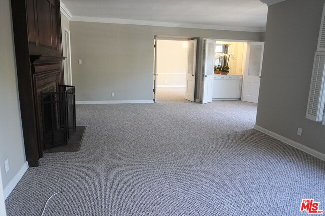 Photo - 951 Masselin Ave
