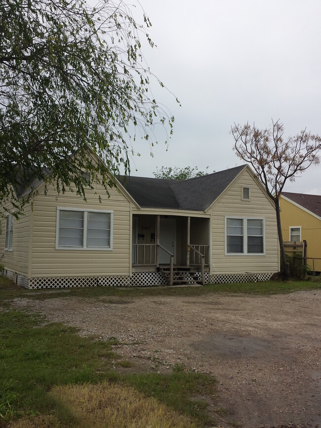 Building Photo - 3143 Magnolia, Unit b, Rental