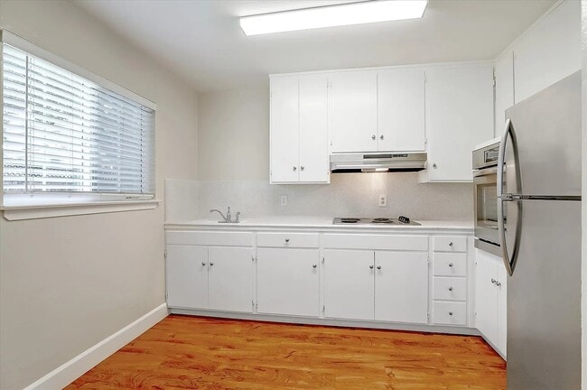 Photo - 833 Maryann Dr Unit APT 2