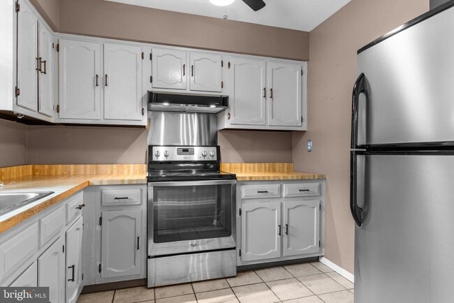 Photo - 435 N Mt Vernon Cir