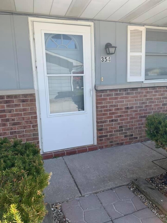 Front door - 354 W Douglas St Apartments Unit 354