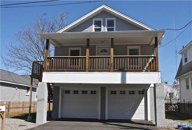 Photo - 140 College Pl