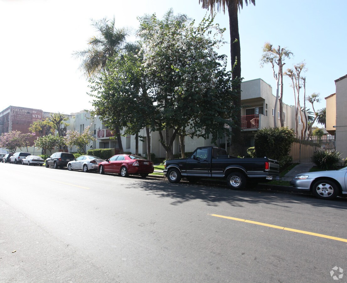 Photo - Yorkshire Terrace Apartments