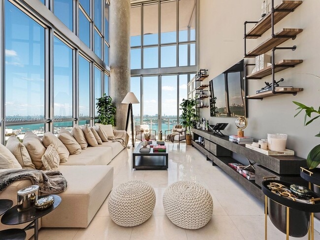 Building Photo - 1100 Biscayne Blvd Unit 2105
