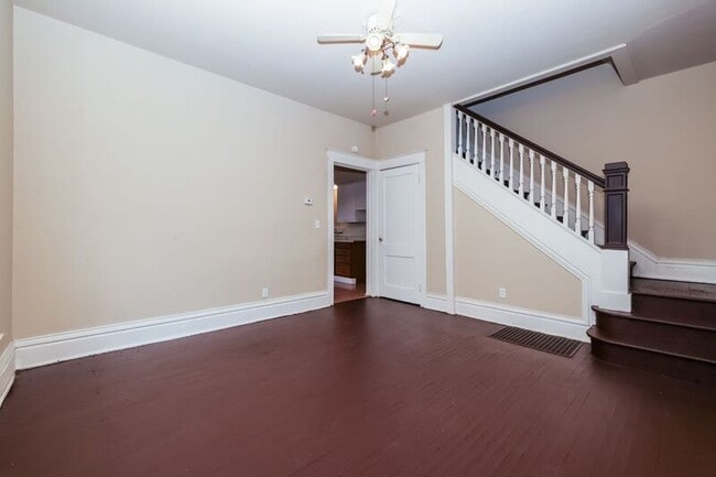 Photo - 557/559 E Madison Ave