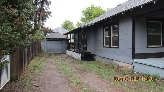Building Photo - Old Town North!!! Rental